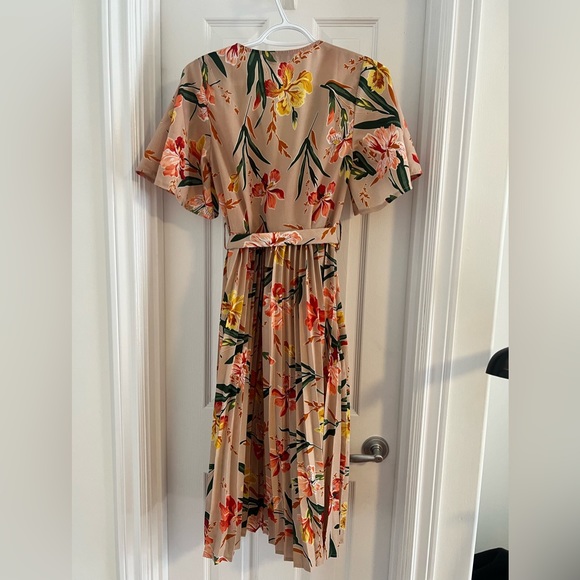 Garden party style dress from Pretty Little Thing. Size 4 - Picture 3 of 3